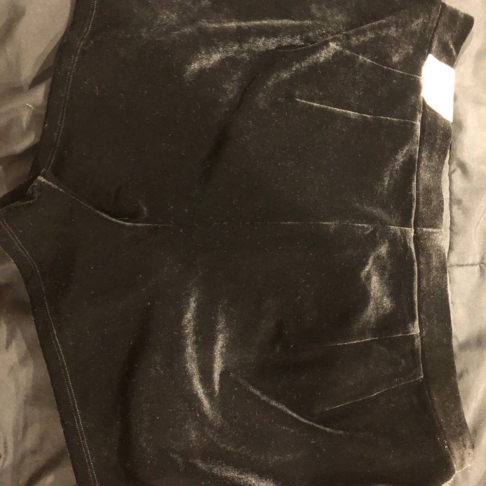 Black Elastic waist velour shorts!